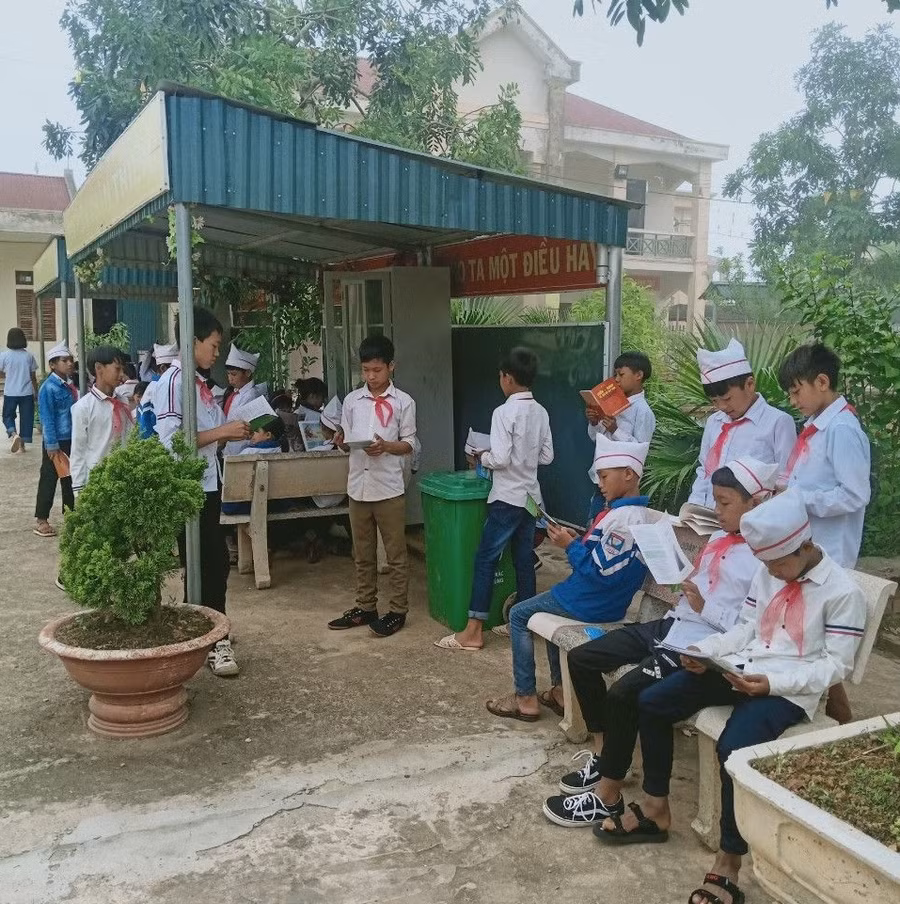 Hưởng ứng Ngày Sách Việt Nam là một trong những việc làm nhằm tăng cường năng lực tiếng Việt cho học sinh.