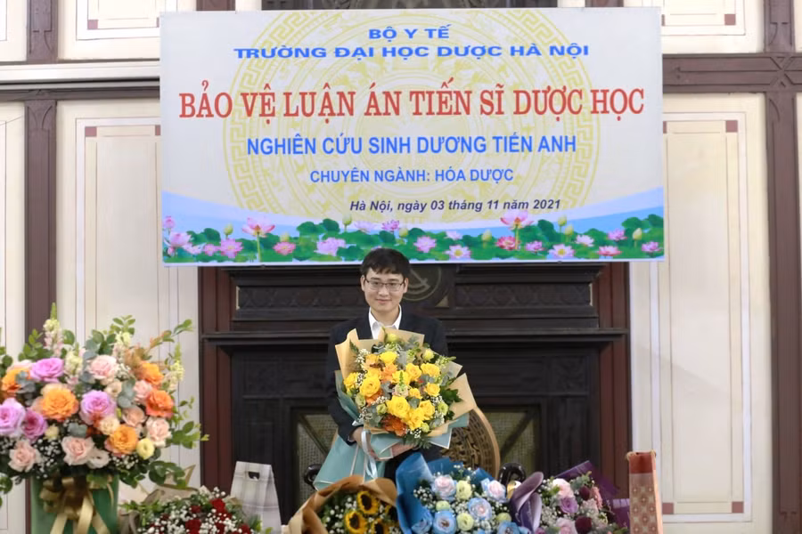 Tiến Anh vừa bảo vệ luận án Tiến sĩ ở tuổi 27 hồi tháng 11/2021. Ảnh: Nhân vân cung cấp