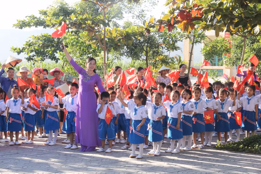 Các trường có thể tổ chức khai giảng trực tiếp, thì không tập trung toàn bộ học sinh, ưu tiên các lớp đầu cấp: lớp 1, lớp 6 và lớp 10.