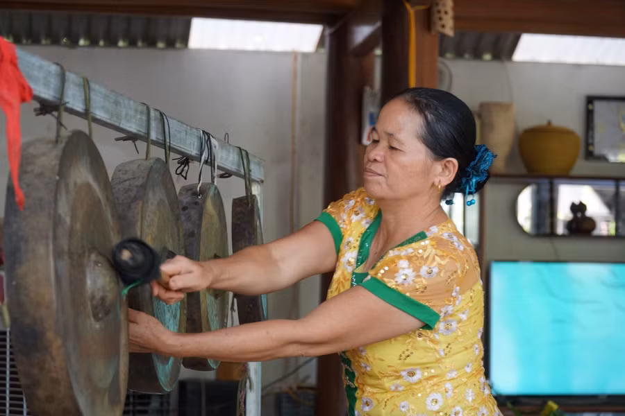 Cồng chiêng gắn với đời sống văn hóa, tín ngưỡng của người Thái, được các nghệ nhân gìn giữ, trao truyền cho thế hệ trẻ.