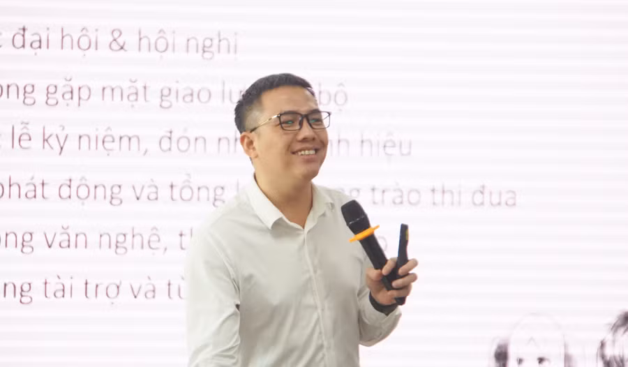 TS Phan Văn Kiền cũng trình bày các nhiệm vụ, kỹ thuật, các phương tiện chủ yếu của truyền thông nội bộ.