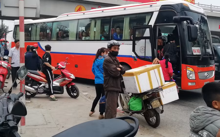 Các xe hầu hết đều đã đầy khách ngay sau khi xuất bến Các xe hầu hết đều đã đầy khách ngay sau khi xuất bến