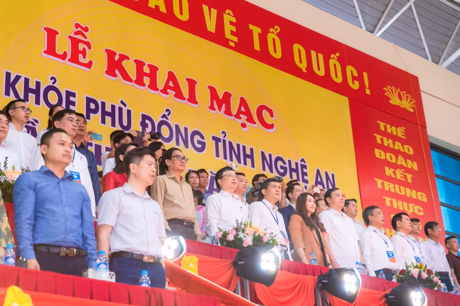 Các đại biểu tham dự khai mạc Hội khỏe Phù Đổng tỉnh Nghệ An năm 2024. Ảnh: Hồ Lài. Các đại biểu tham dự khai mạc Hội khỏe Phù Đổng tỉnh Nghệ An năm 2024. Ảnh: Hồ Lài.
