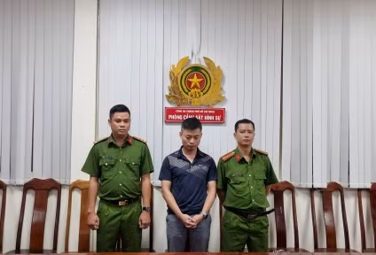 Lại Thái Phong tại Phòng Cảnh sát Hình sự, Công an TPHCM. (Ảnh: Công an TPHCM)