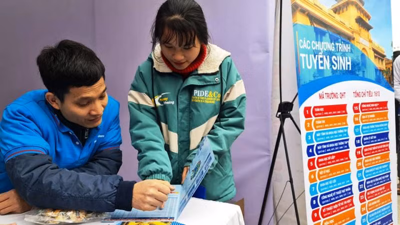 Đại diện trường ĐH, CĐ tư vấn riêng cho học sinh.,