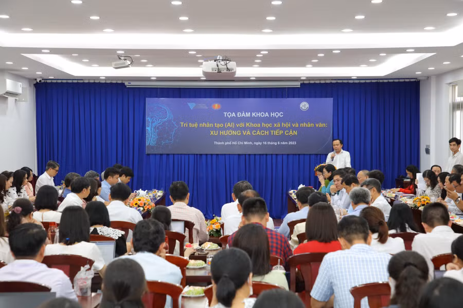Toàn cảnh tọa đàm “Trí tuệ nhân tạo với khoa học xã hội và nhân văn: Xu hướng và cách tiếp cận”. Ảnh: HCMUSSH