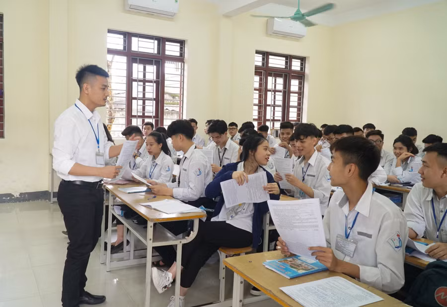 Trường THPT Lê Viết Thuật (TP Vinh, Nghệ An) đã phát ra 3 nghìn phiếu đăng ký dự thi Tốt nghiệp trên tổng số gần 700 học sinh lớp 12