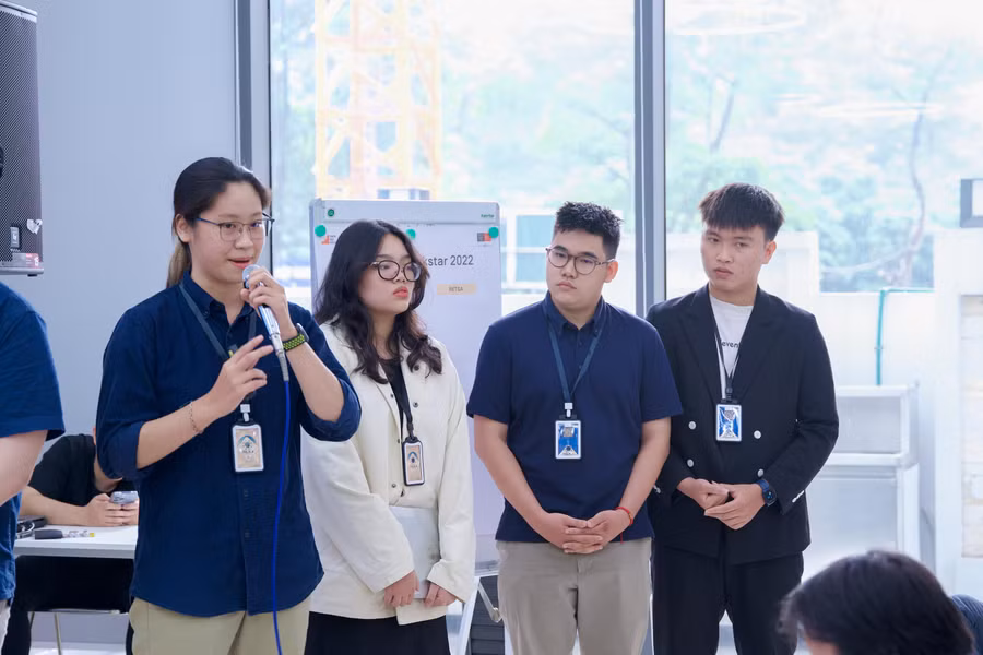 Các đội thi phải phát triển ý tưởng thành các sản phẩm và mô hình kinh doanh toàn diện