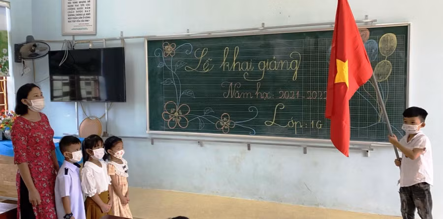 Lễ khai giảng trong lớp học