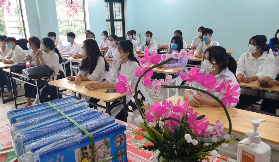 Học sinh hân hoan trong ngày khai giảng muộn ở Thanh Hóa ảnh 10