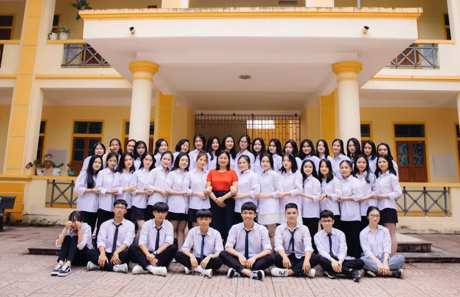Tập thể lớp 12D1, Trường THPT Anh Sơn 1 (Nghệ An) đã có một mùa thi tốt nghiệp THPT thành công với điểm trung bình môn văn là 9,25.