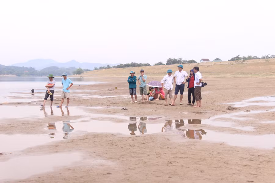 Khu vực sông Lam nơi 3 nam sinh bị đuối nước. Khu vực sông Lam nơi 3 nam sinh bị đuối nước.