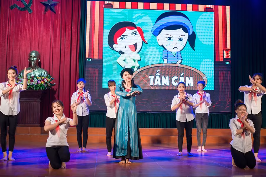 Sinh viên ĐH Vinh thi nghiệp vụ sư phạm