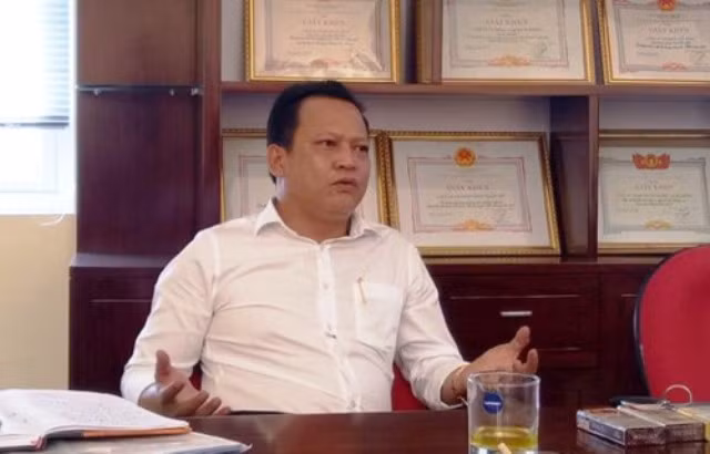 Ông Hoàng Chí Minh, người đã làm đơn tố cáo hành vi "vòi" tiền của Lê Văn Tuyên. Ông Hoàng Chí Minh, người đã làm đơn tố cáo hành vi "vòi" tiền của Lê Văn Tuyên.