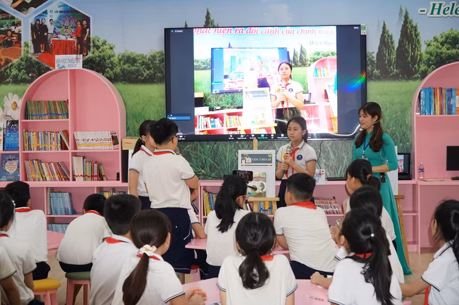 Giáo viên trường tiên tiến sẽ là hạt nhân chia sẻ kinh nghiệm, kỹ năng dạy học đến các trường trong địa phương. Giáo viên trường tiên tiến sẽ là hạt nhân chia sẻ kinh nghiệm, kỹ năng dạy học đến các trường trong địa phương.