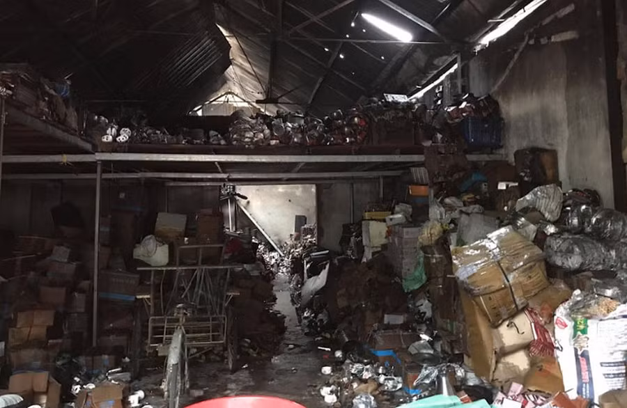 Số hàng hóa thiệt hại chủ yếu là bánh kẹo, quần áo, đồ nhựa... phục vụ bán dịp tết sắp tới