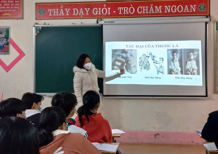Tuyên truyền về tác hại của thuốc lá được lồng ghép trong các môn học tại Trường THCS Cao Mại