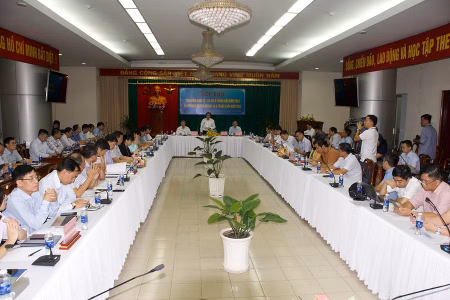Toàn cảnh buổi họp báo của UBND tỉnh Đồng Nai sáng 3/8. (Ảnh: Hoàng Phúc)
