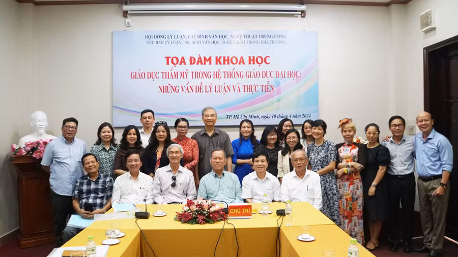 Các nhà khoa học, nhà nghiên cứu tham dự tọa đàm. Ảnh: Mạnh Tùng Các nhà khoa học, nhà nghiên cứu tham dự tọa đàm. Ảnh: Mạnh Tùng