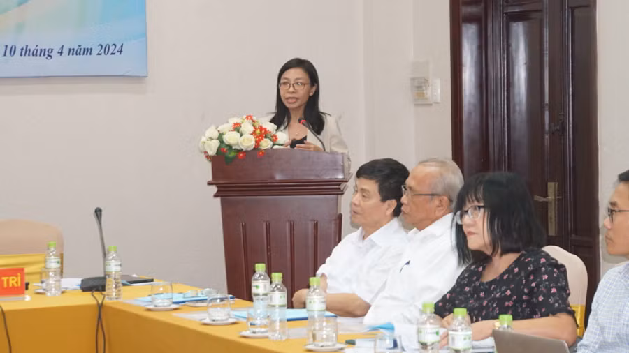 Các nhà khoa học, nhà nghiên cứu trình bày tham luận tại tọa đàm. Ảnh: Mạnh Tùng Các nhà khoa học, nhà nghiên cứu trình bày tham luận tại tọa đàm. Ảnh: Mạnh Tùng