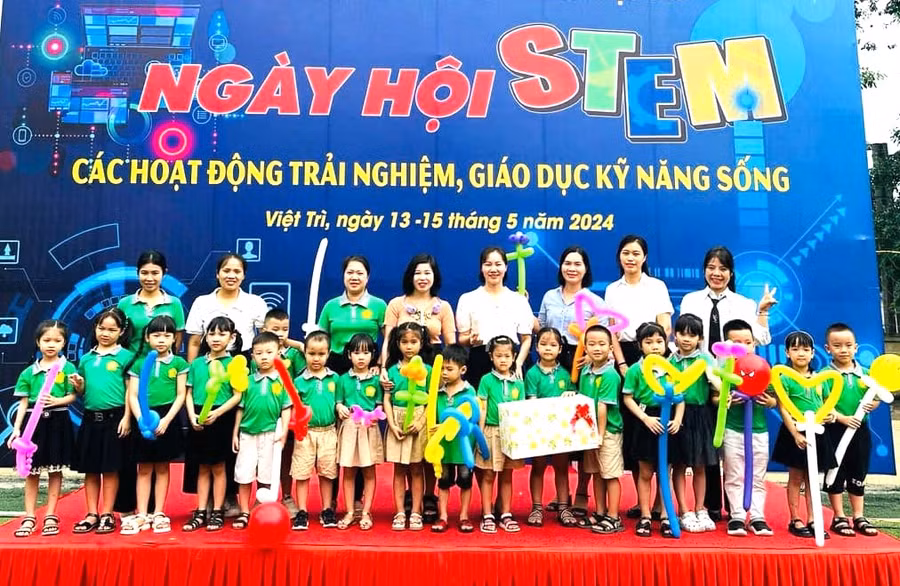 Trẻ trường Mầm non Ánh Sao tích cực tiếp cận, trải nghiệm các hoạt động giáo dục Stem cấp TP Việt Trì.