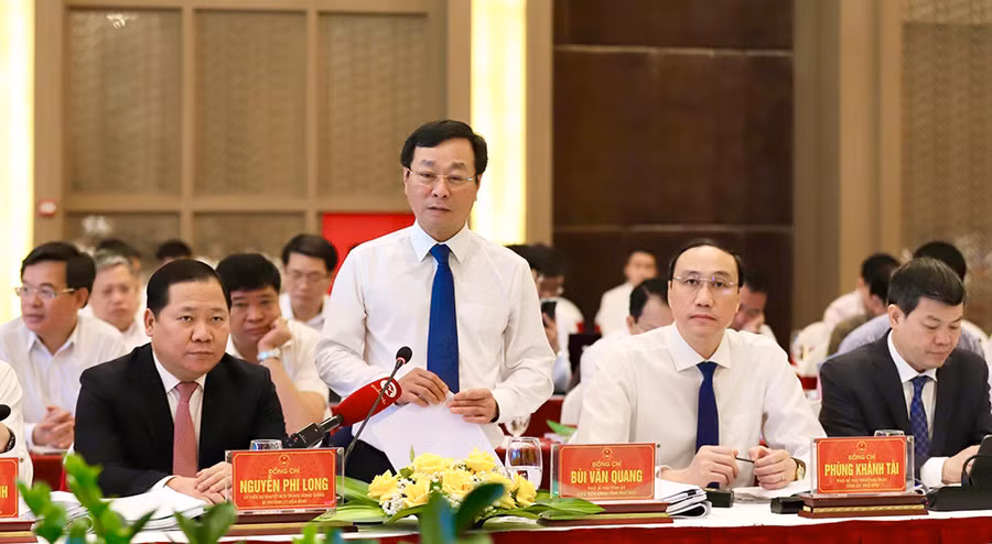 Ông Bùi Văn Quang, Chủ tịch UBND tỉnh Phú Thọ phát biểu tại Hội nghị Hội đồng điều phối vùng trung du và miền núi phía Bắc lần thứ 3. Ông Bùi Văn Quang, Chủ tịch UBND tỉnh Phú Thọ phát biểu tại Hội nghị Hội đồng điều phối vùng trung du và miền núi phía Bắc lần thứ 3.