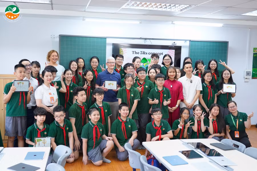 Tổng giám đốc Apple giao lưu cùng học sinh trường TH&amp;THCS Ngôi sao Hà Nội.