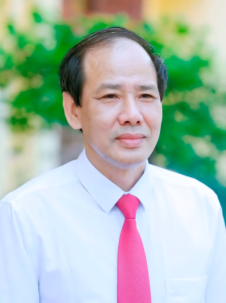Thầy Chu Hồng Văn - Hiệu trưởng Trường THPT Đào Duy Từ, TP Thanh Hóa. Ảnh: NVCC