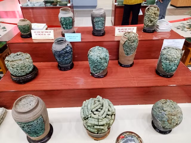 Những hũ tiền xu thời kỳ cổ xưa.