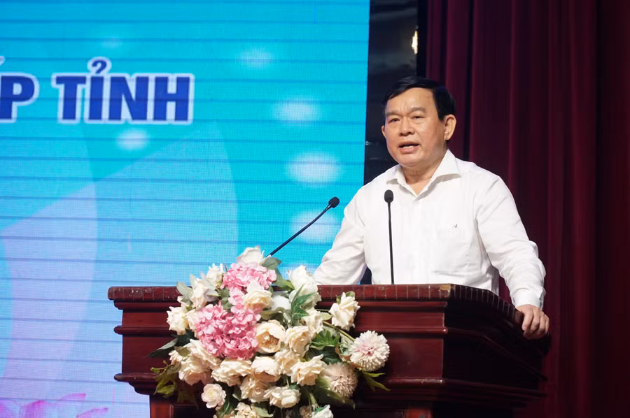 Ông Đào Công Lợi - Phó Giám đốc Sở GD&ĐT Nghệ An phát biểu tại khai mạc hội thi. Ông Đào Công Lợi - Phó Giám đốc Sở GD&ĐT Nghệ An phát biểu tại khai mạc hội thi.