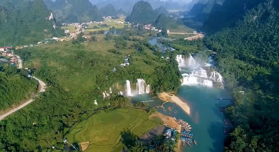 Những cảnh đẹp của Việt Nam xuất hiện trong teaser.