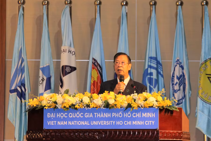 GS.TS - Bác sĩ Đặng Vạn Phước, Trưởng khoa Khoa Y chia sẻ tại buổi lễ. Ảnh: NTCC