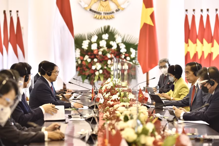 Tại cuộc gặp, hai nhà lãnh đạo đã trao đổi về những định hướng quan trọng trong hợp tác song phương giữa hai nước, cũng như trao đổi về nhiều vấn đề hợp tác đa phương. Trong bối cảnh dịch bệnh COVID-19, kim ngạch thương mại giữa hai nước vẫn không bị ảnh hưởng nhiều, đạt 8,2 tỷ USD năm 2020 - Ảnh: VGP/Nhật Bắc