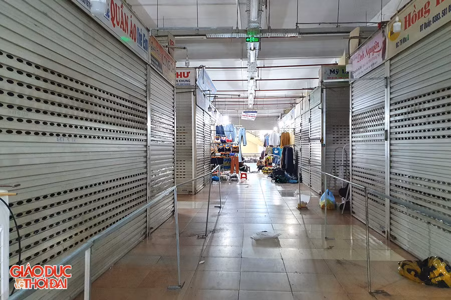 Khoảng 1.200 ki ốt tại chợ Vinh đóng cửa, tạm ngừng kinh doanh.