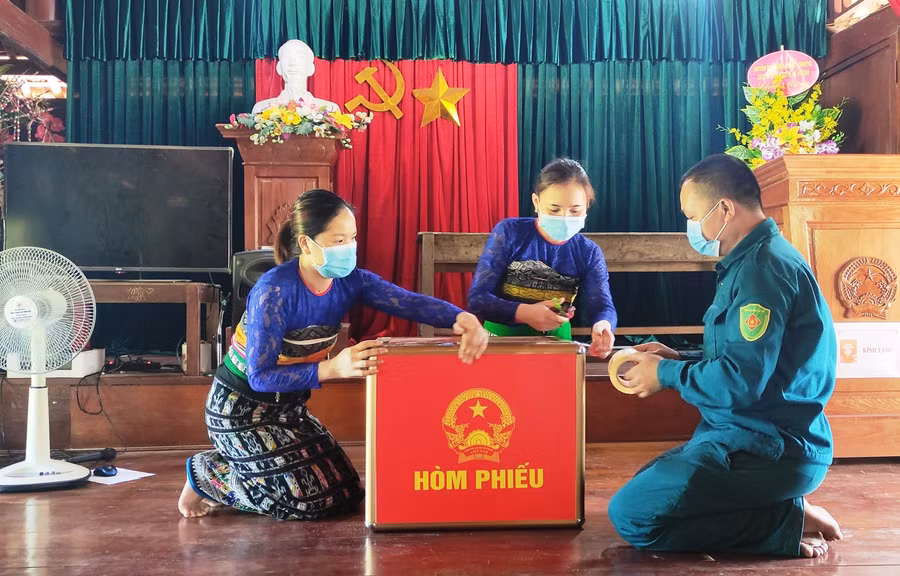 Chuẩn bị hòm phiếu.