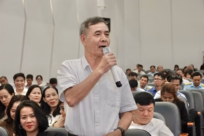 TS Lê Trường Tùng, Chủ tịch Hội đồng Trường Đại học FPT nêu ý kiến tại hội nghị. Ảnh: Trung tâm Truyền thông và sự kiện, Bộ GD&ĐT. TS Lê Trường Tùng, Chủ tịch Hội đồng Trường Đại học FPT nêu ý kiến tại hội nghị. Ảnh: Trung tâm Truyền thông và sự kiện, Bộ GD&ĐT.