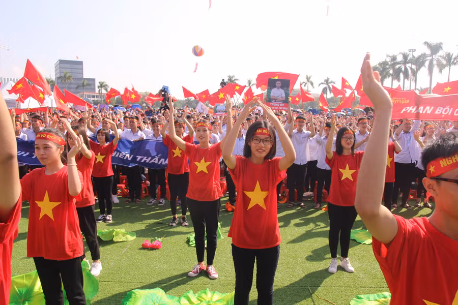 Các bạn dành sự cổ động hết mình cho người bạn của mình