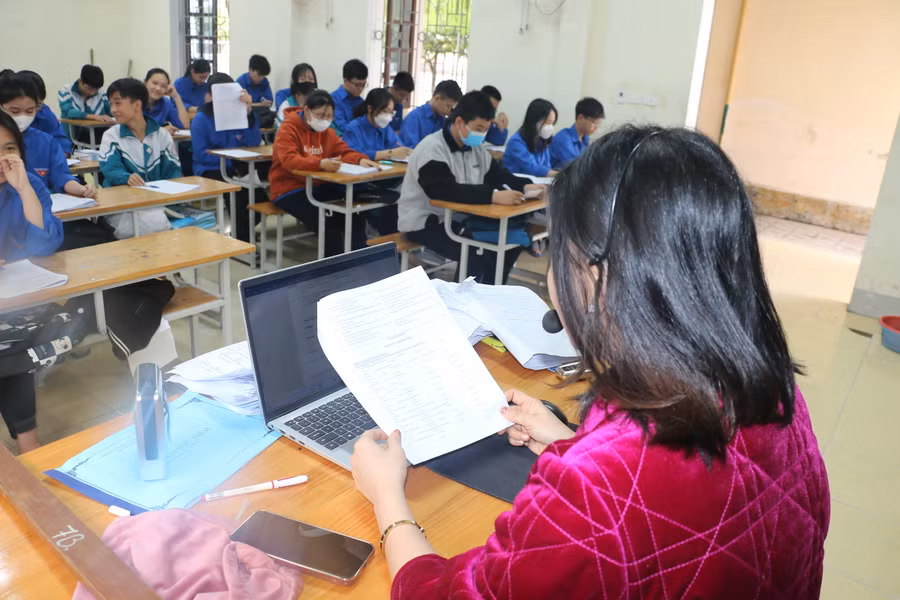 Việc công bố cấu trúc đề thi là cơ sở giúp các nhà trường, giáo viên điều chỉnh kế hoạch dạy học, ôn thi cho học sinh lớp 9. Ảnh: Hồ Lài. Việc công bố cấu trúc đề thi là cơ sở giúp các nhà trường, giáo viên điều chỉnh kế hoạch dạy học, ôn thi cho học sinh lớp 9. Ảnh: Hồ Lài.