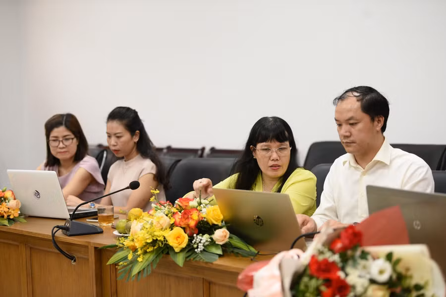 Các khách mời trả lời câu hỏi của độc giả báo GD&amp;TĐ tại điểm cầu Hà Nội