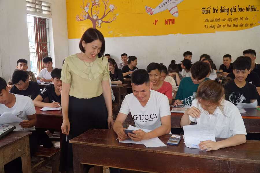 Giờ học của cô trò Trường THPT Ngô Trí Hòa (huyện Diễn Châu, Nghệ An). Ảnh: Hồ Lài. Giờ học của cô trò Trường THPT Ngô Trí Hòa (huyện Diễn Châu, Nghệ An). Ảnh: Hồ Lài.