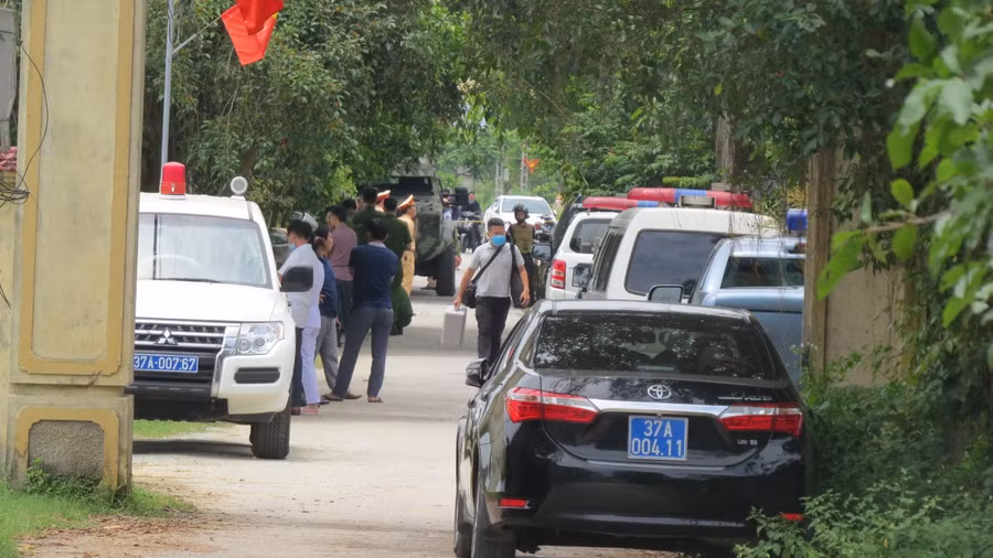 Sau thời gian vây ráp, vận động đối tượng đầu thú, cơ quan chức năng đã bắt giữ được nghi can.