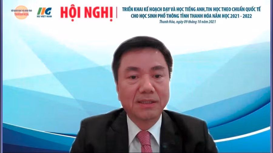 Ông Đoàn Hồng Nam - Chủ tịch IIG Việt Nam giải đáp những băn khoăn, thắc mắc của các nhà trường và phòng GD&amp;ĐT ở tỉnh Thanh Hóa.