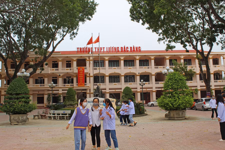 Trường THPT Lương Đắc Bằng (huyện Hoằng Hóa, Thanh Hóa).