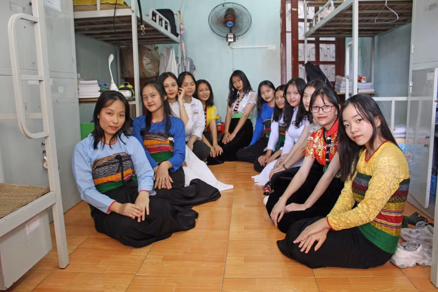 Học sinh trong khu ký túc xá của nhà trường.