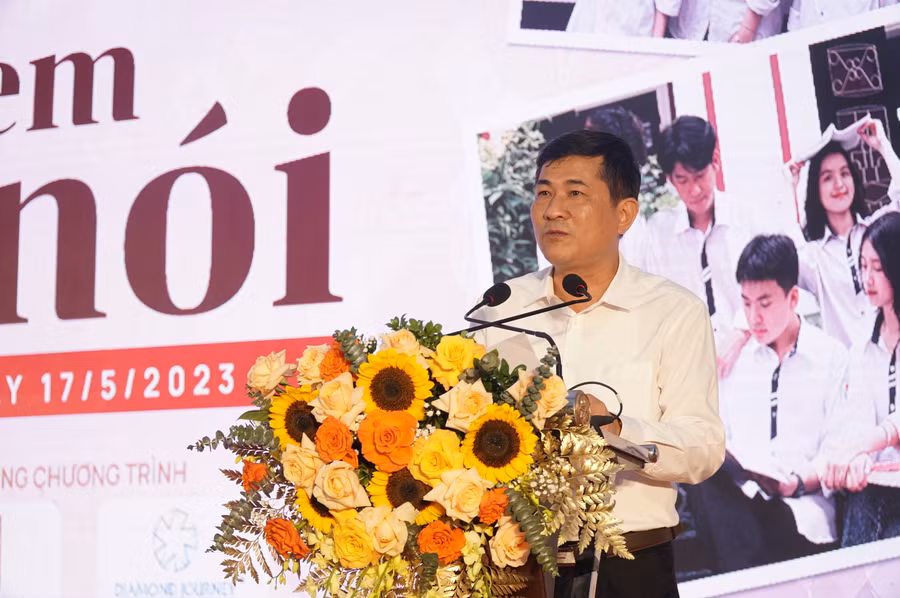 Ông Thái Văn Thành - Giám đốc Sở GD&ĐT Nghệ An mong muốn mỗi học sinh hãy chọn cho mình một triết lý sống. Ảnh: Hồ Lài. Ông Thái Văn Thành - Giám đốc Sở GD&ĐT Nghệ An mong muốn mỗi học sinh hãy chọn cho mình một triết lý sống. Ảnh: Hồ Lài.