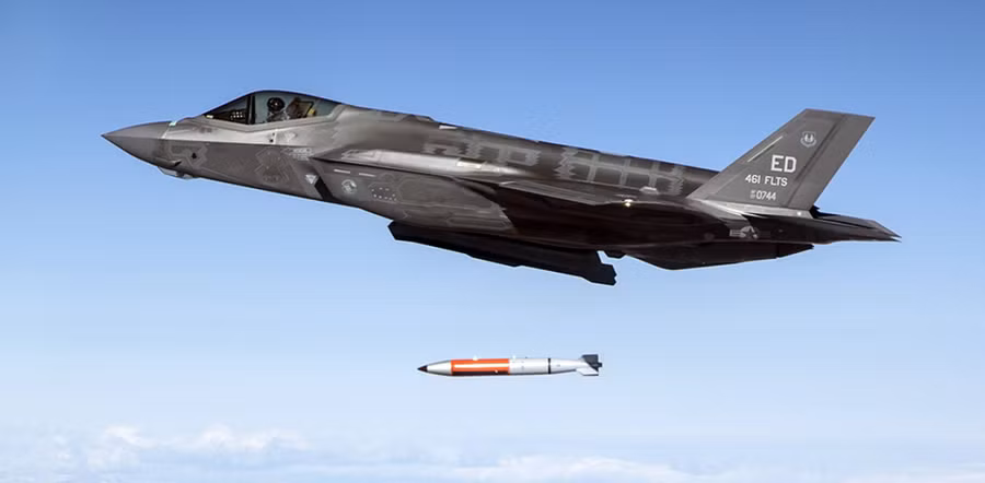 Tiêm kích F-35 trong một cuộc thử nghiệm bom B61-12.