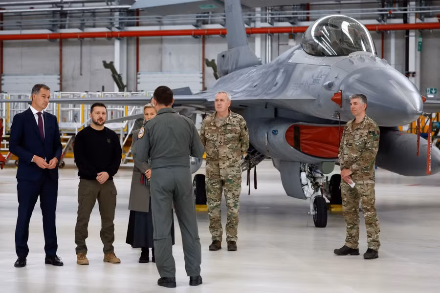 Tiêm kích F-16.