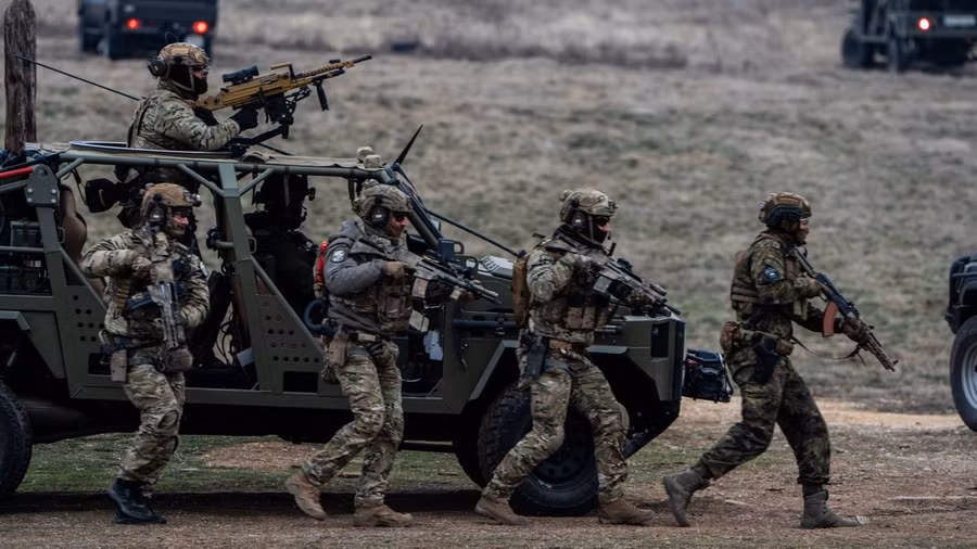 Quân đội NATO trong một cuộc diễn tập chung.