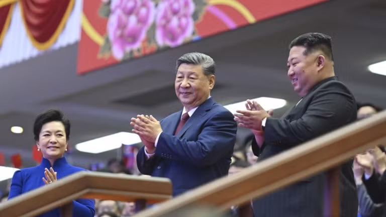 Chủ tịch Trung Quốc Tập Cận Bình và ông Kim Jong-un.