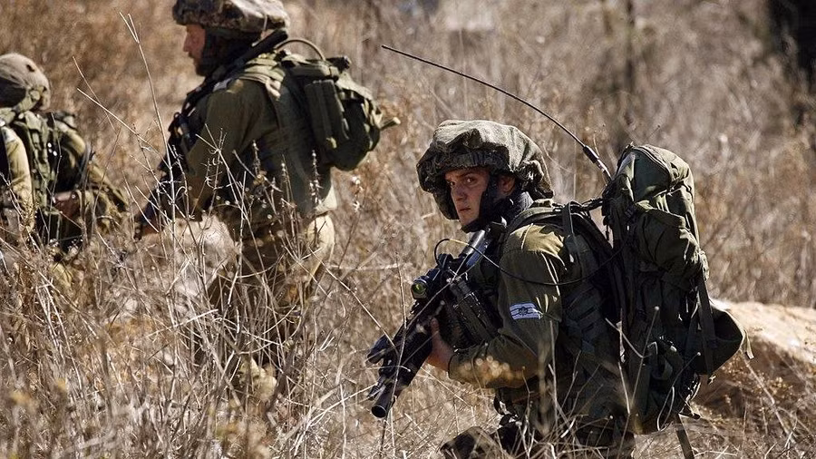 Bộ binh Israel tiến vào miền Nam Lebanon.